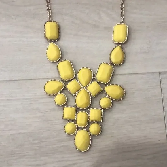 Yellow stone statement necklace - Picture 4 of 4